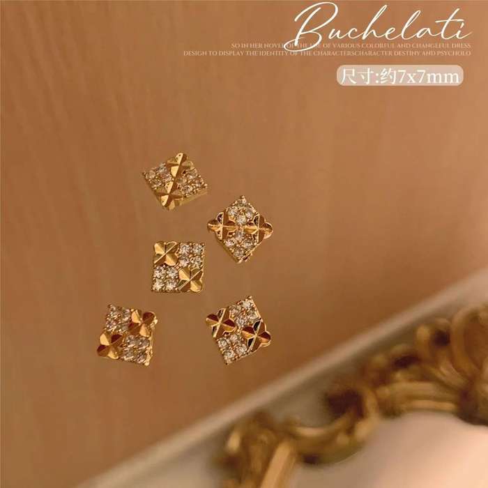 Buchi Lati Nail Rhinestone ( B003) 7*7mm-    Four Leaf Clover Gold 2pcs