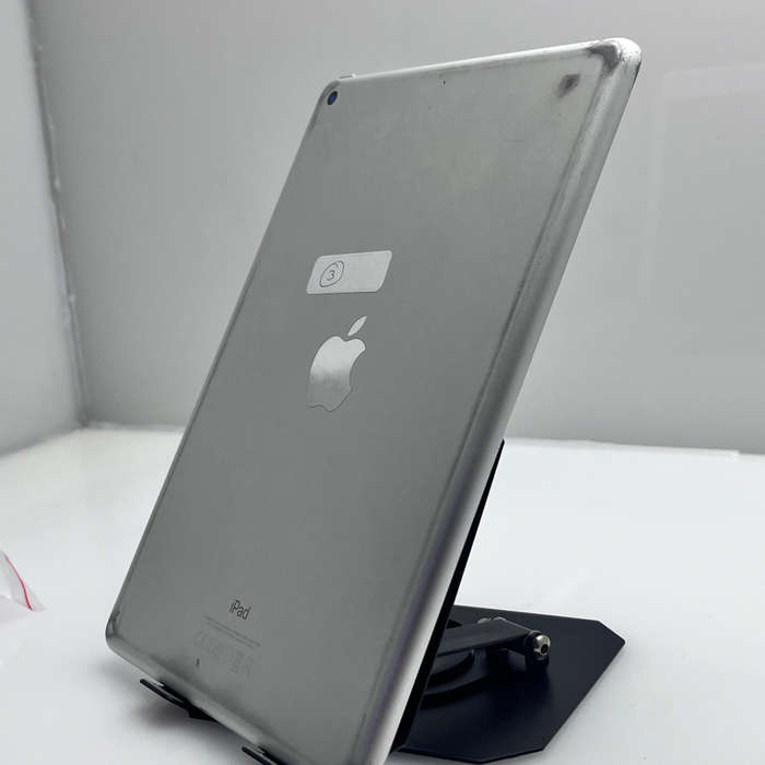 Apple ipad 9.7" 5th Gen