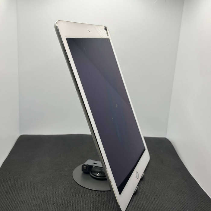 Apple iPad 9.7" 5th Gen Silver