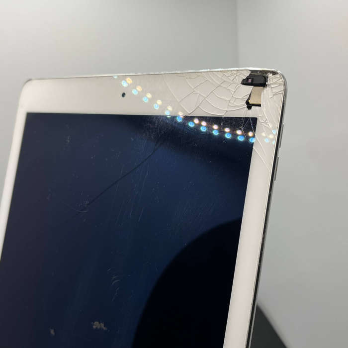 Apple iPad 9.7" 5th Gen Silver