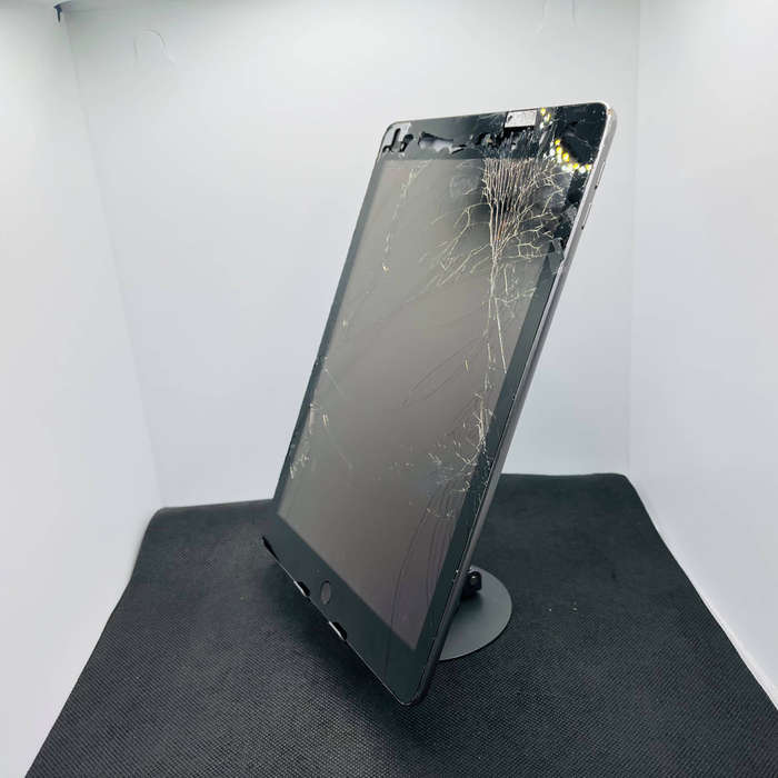 Apple ipad 9.7" 6th Gen Space Gray