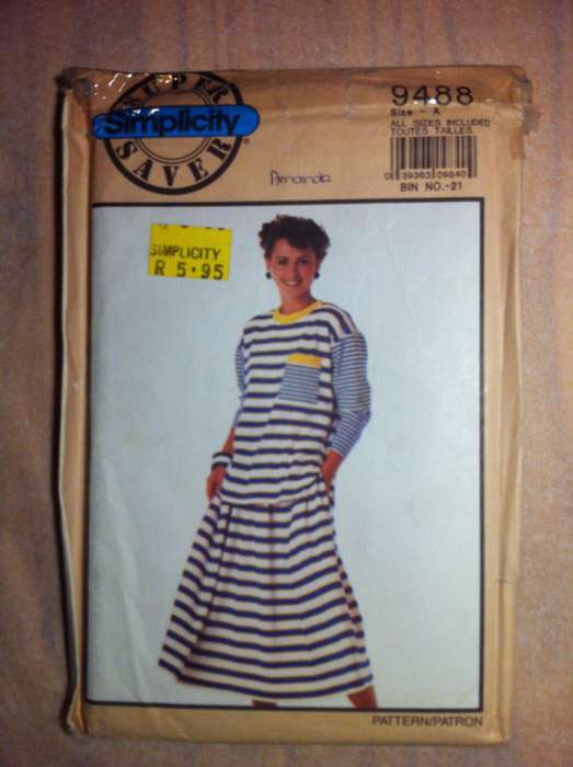 Simplicity 9488 Top and Skirt. Size Petite to XL. Complete Uncut F/F
