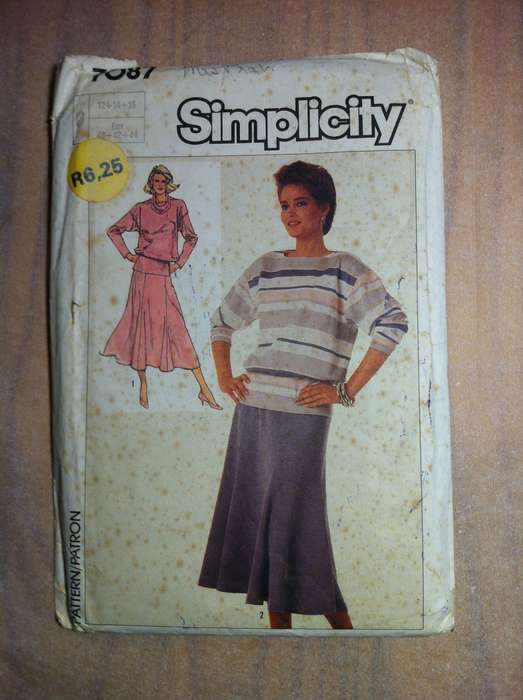 Simplicity 7087 Two piece Dress for Stretch Knits Only. Complete Uncut F/F