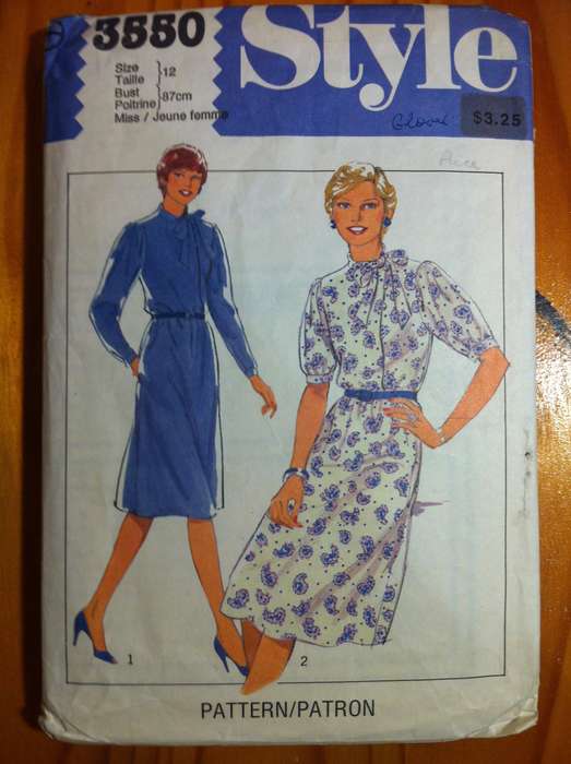 Style 3550 Pullover Dress with Neck Tie. Size 12. Complete