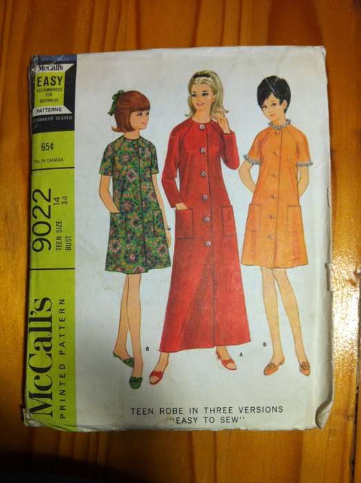 McCalls 9022 Teen Robes in 3 Versions. Teen size 14. Complete