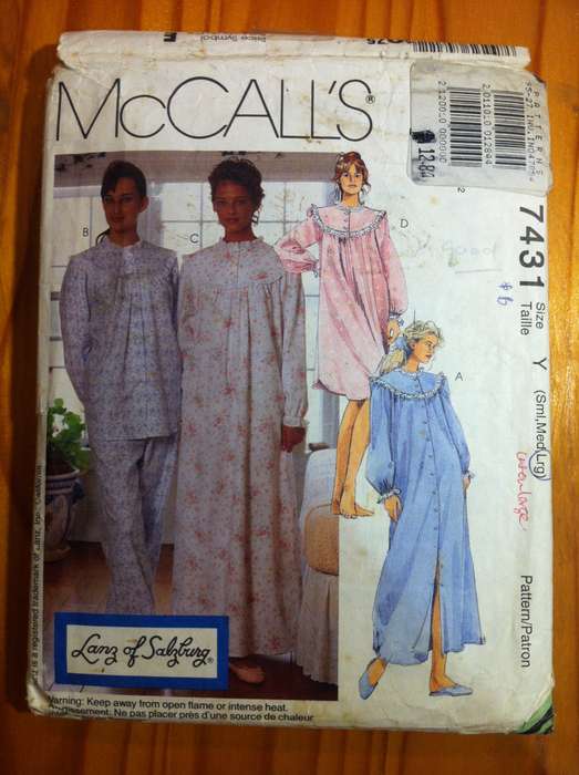 McCalls 7431 Robe, Pyjama Top & Pull on Pants. Size S,M,L. Cut on Large. Complete