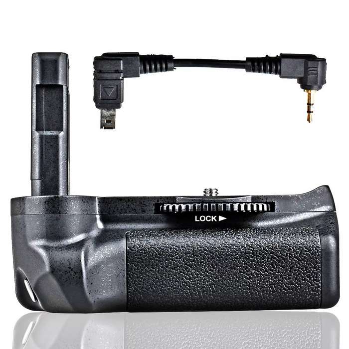 Generic Battery Grip for NIKON D5100 / D5200 /D5300 DSLR Cameras (Plus IR Remote Shutter Release)