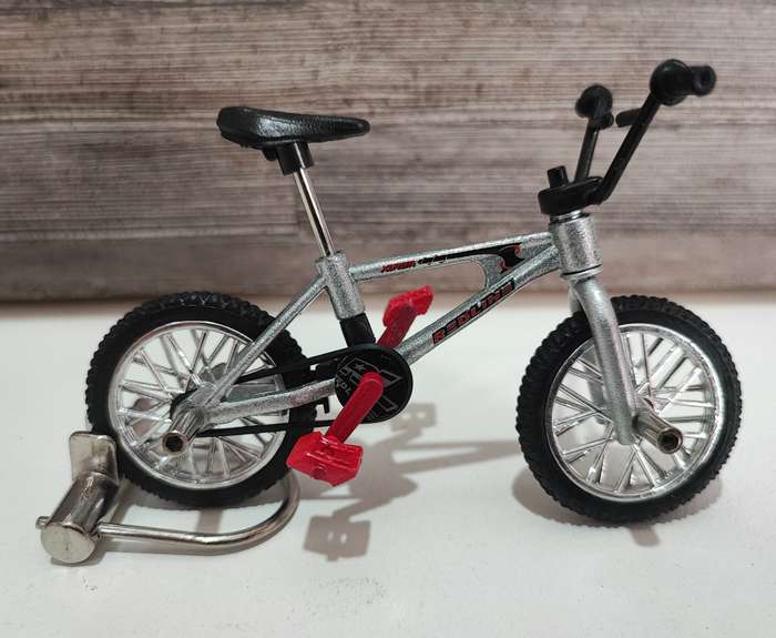 1999 Flick Trix Redline(Silver) Finger BMX with Accessories