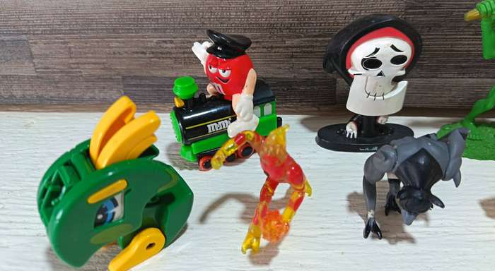 Vintage Figures Lot 4