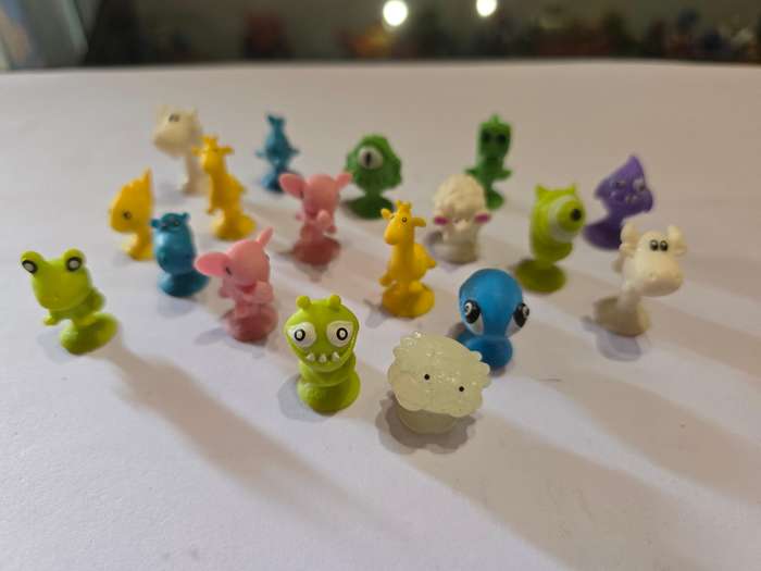 x18 Stikeez