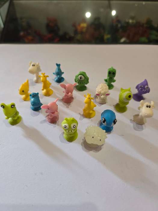 x18 Stikeez