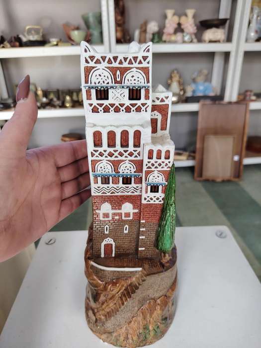 Rock House Iran Yemin Souvenir statue