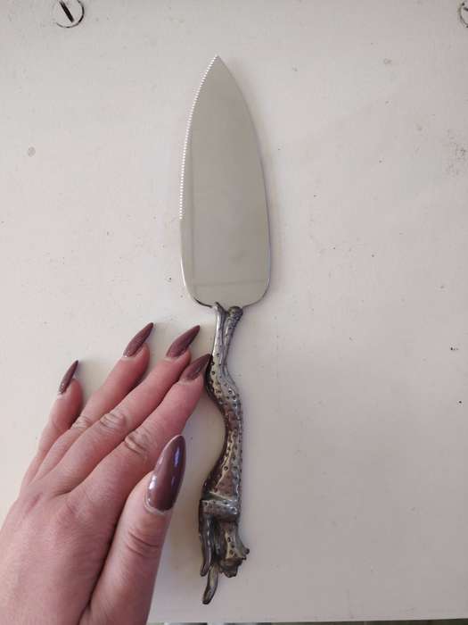 Diana charmichael cheetah cake server