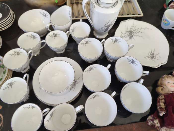 Royal standard crockery set. Pieces as per pics