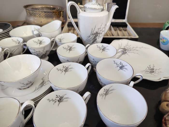 Royal standard crockery set. Pieces as per pics