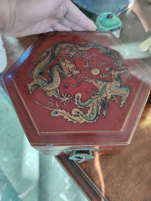 Beautiful oriental storage/jewelry box