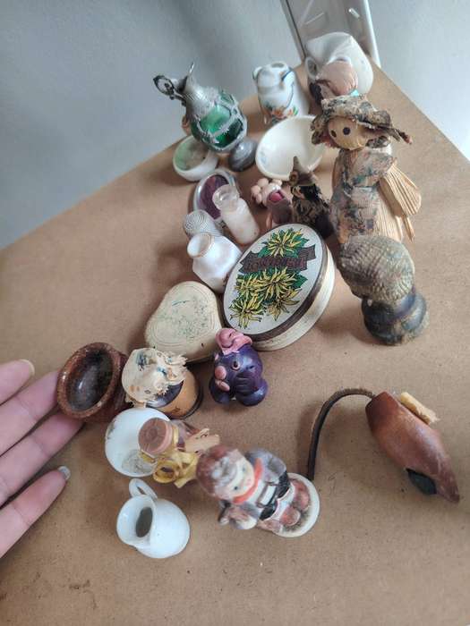 Mixture of vintage miniatures