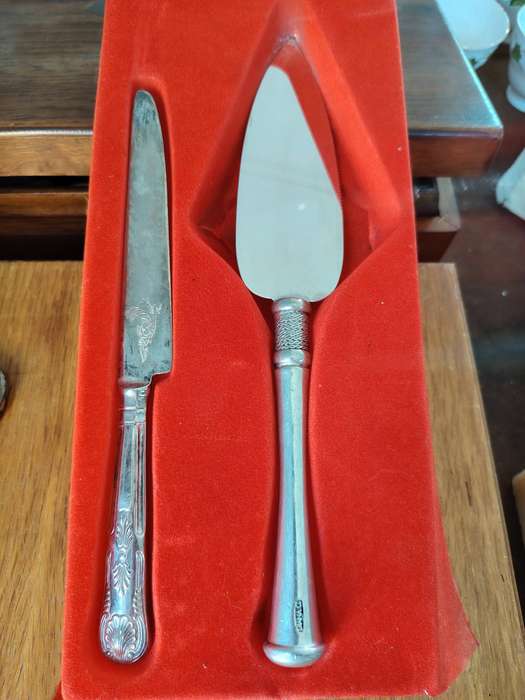 Beautiful vintage cake server set