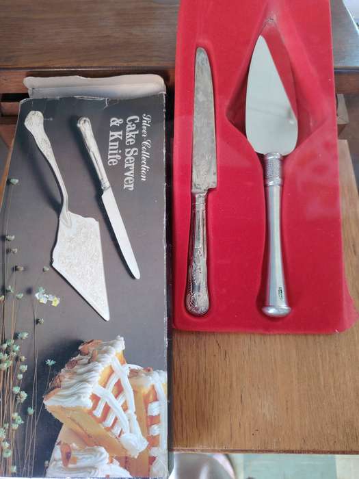 Beautiful vintage cake server set