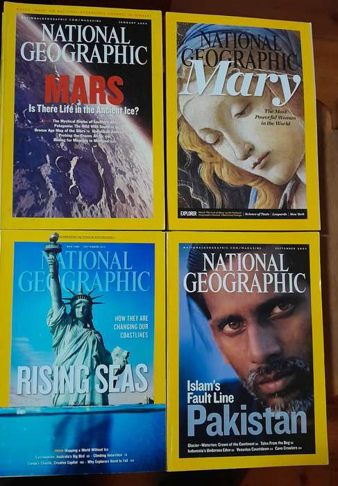 128 National Geographic magazines