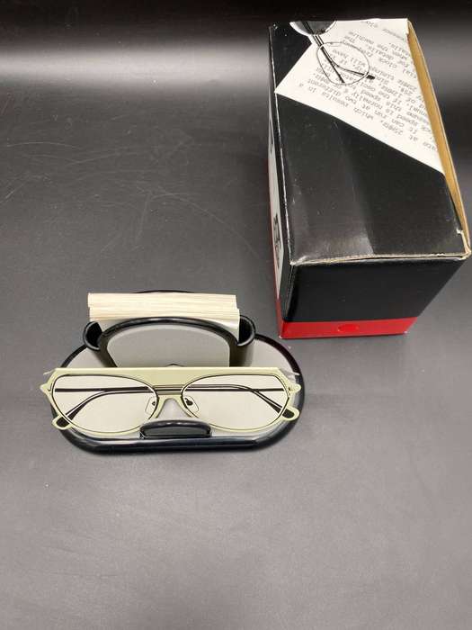 Office desk Glasses and Note/phone holder