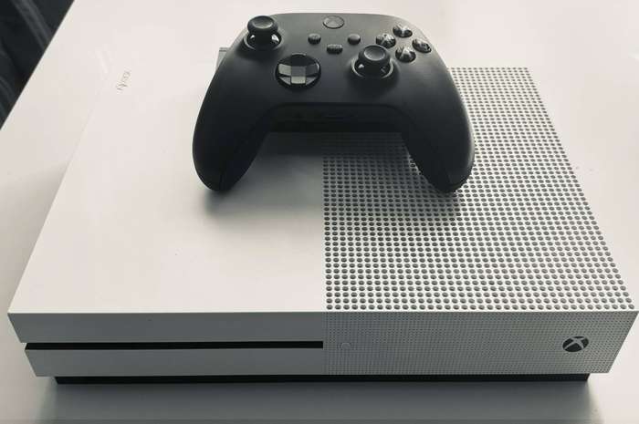 Microsoft Xbox One S 1TB Gaming Console + Xbox Series S|X Controller - Carbon Black