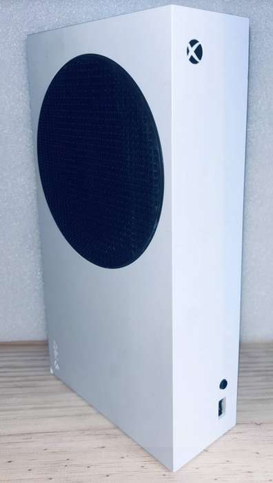 Xbox Series S 512GB Digital Game Console + new robot white series S/X controller
