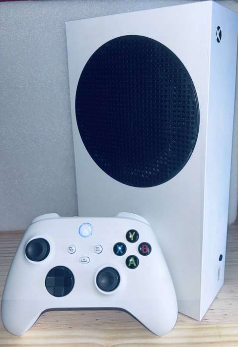 Xbox Series S 512GB Digital Game Console + new robot white series S/X controller