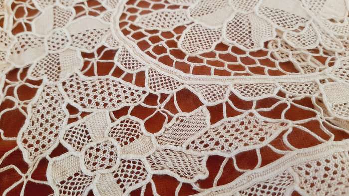 Lace tray cloth / mat 24 x 40 cm - beige- scarce