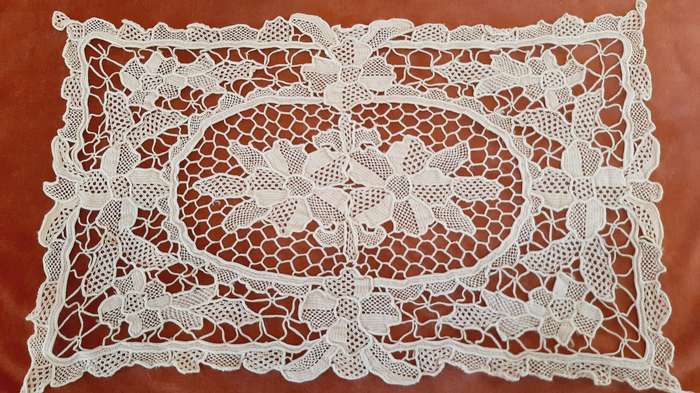 Lace tray cloth / mat 24 x 40 cm - beige- scarce