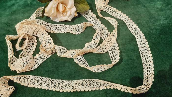 Salvaged crochet edging - beige - 160cm x 2.5 cm