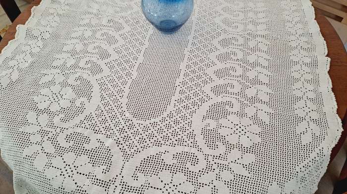 Oval filet crochet tablecloth 90 x 140cm diameter- white