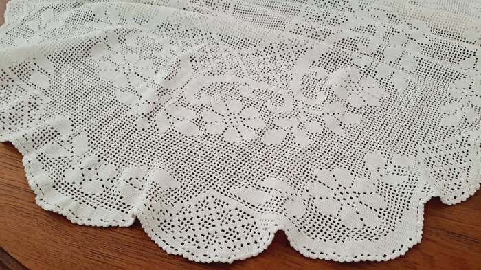 Oval filet crochet tablecloth 90 x 140cm diameter- white