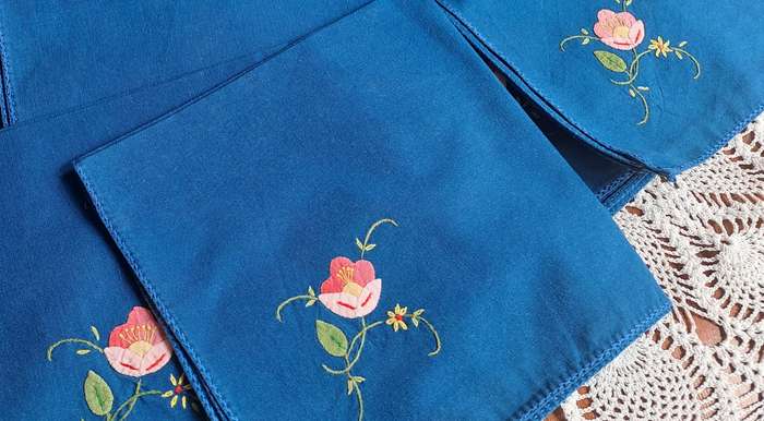 8  blue cotton napkins -with appliqued flowers - 38 x 38 cm
