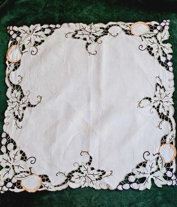 Square embroidered linen cloth with cutwork 45cm x 45cm