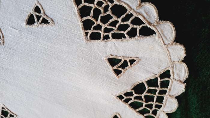 Small, round, embroidered doily - 19cm