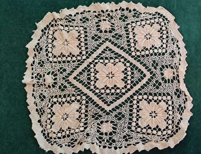 Handknotted lace doilie -tea dyed - 36 cm