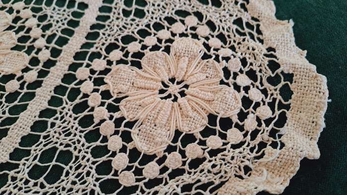 Handknotted lace doilie -tea dyed - 36 cm