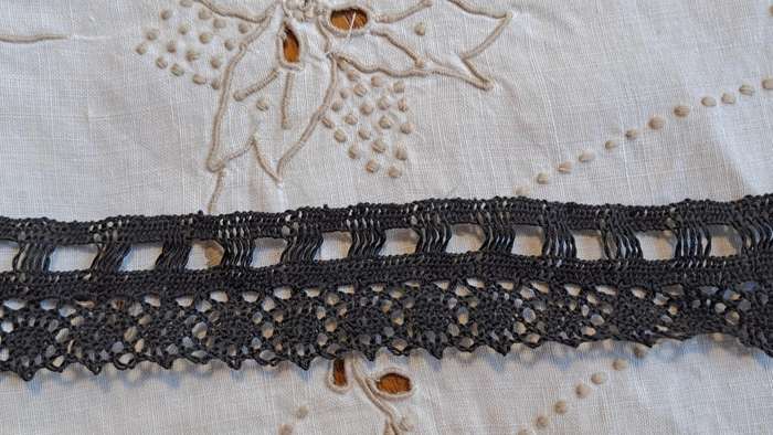 Piece of black cotton lace trim 3cm wide - 2metres long