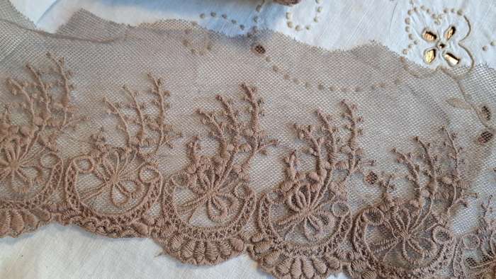 Wide vintage netting  lace trim  - 10cm wide -  price is per metre