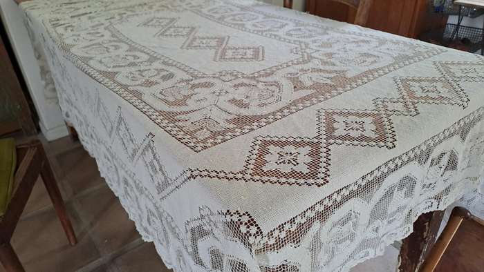 Large, handknotted lace tablecloth 235 x 144cm