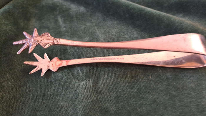 Silver plated claw tongs - Van Riebeeck