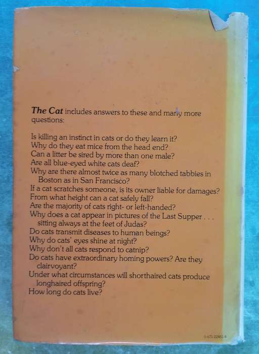 The Cat: A Complete Authoritative Compendium of Information About Domestic Cats by Muriel Beadle