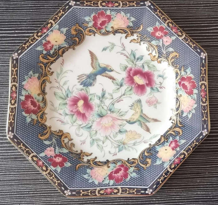 Blue bird and floral pattern decorative plate - collectibles - vintage home decor.