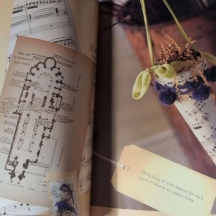 Vintage Paper Crafts Paperback by Anna Corba