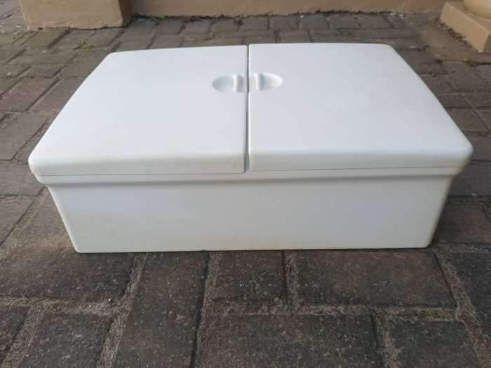 Mid Century SPLUGA White Italian Bathroom Cabinet by Prodotti CM Torino, 1960s