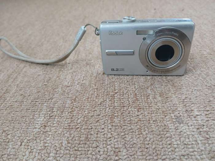 Kodak Easyshare M863 8.2 MP Digital Camera with 3xOptical Zoom