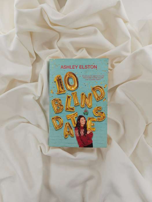 10 Blind Dates by Ashley Elston - Paperback