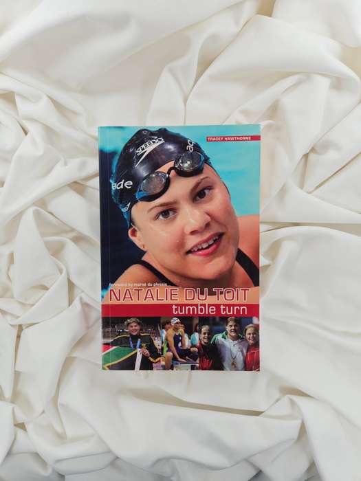 Natalie du Toit: Tumble Turn by Tracey Howthorne - Paperback
