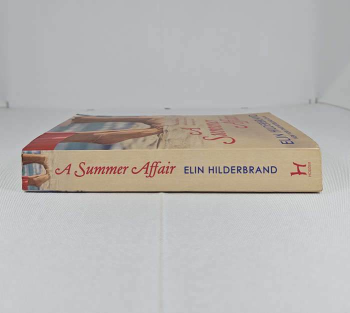 A Summer Affair by Elin Hilderbrand - Paperback
